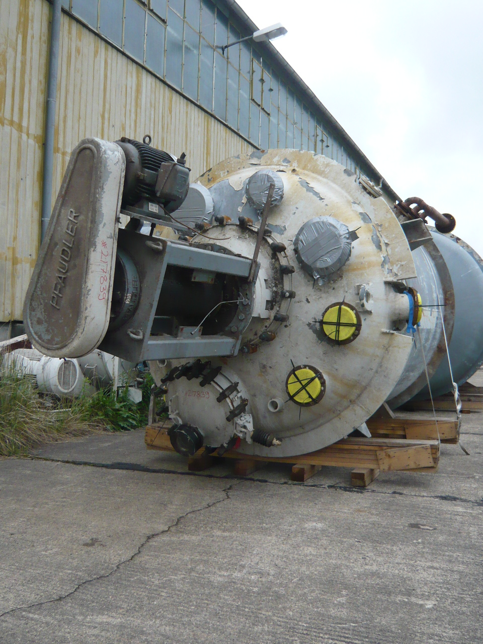 IPP# 217839, 7,605 L (2,009 gallons)  Glasslined Batch-Type Agitated Reactor For Sale