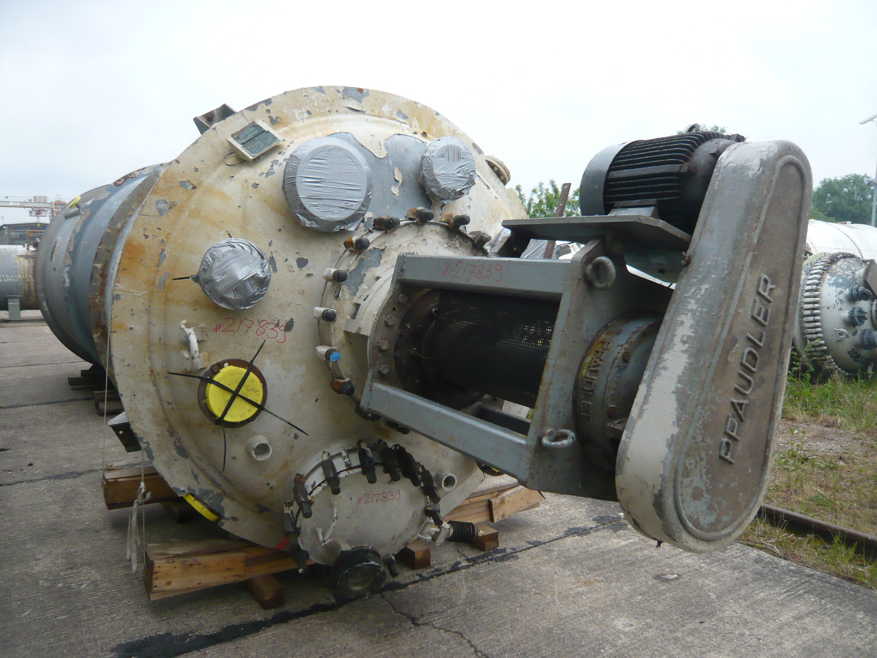 IPP# 217839, 7,605 L (2,009 gallons)  Glasslined Batch-Type Agitated Reactor For Sale