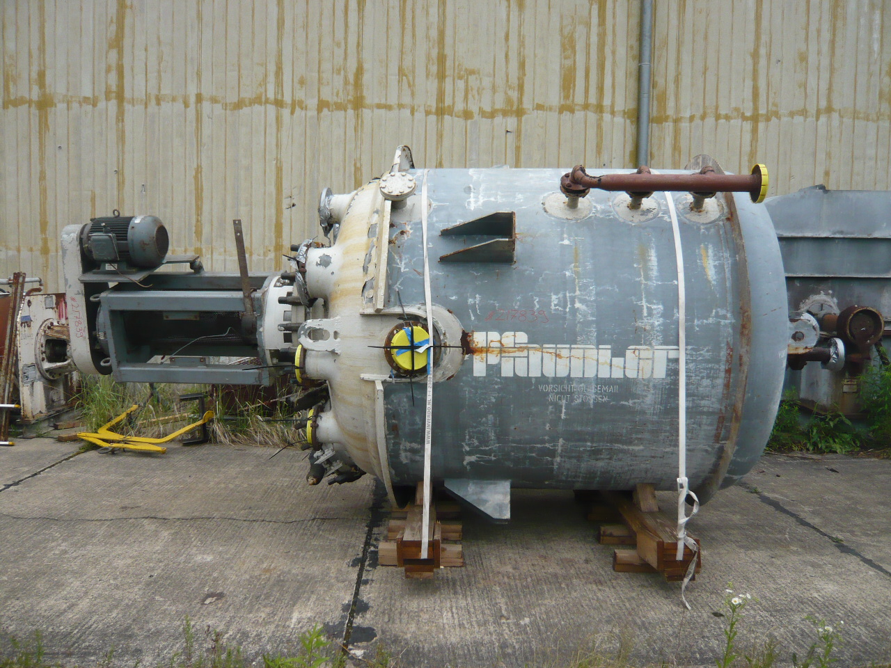 IPP# 217839, 7,605 L (2,009 gallons)  Glasslined Batch-Type Agitated Reactor For Sale