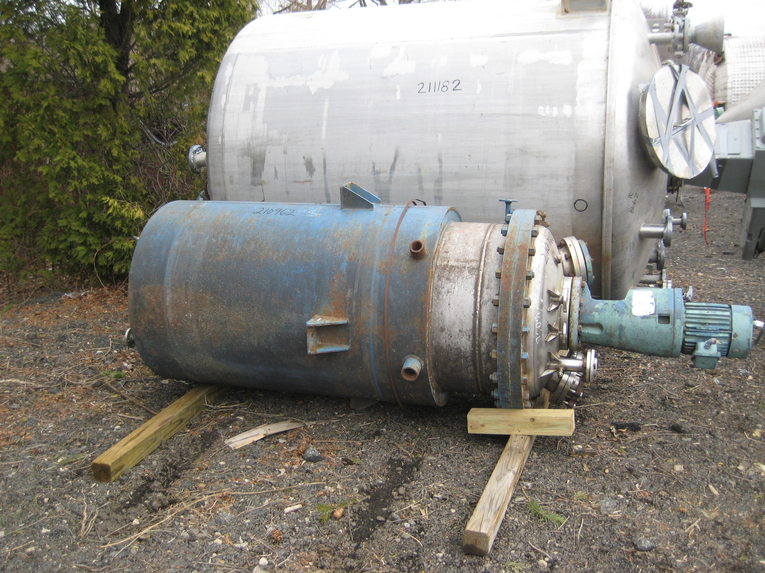 IPP# 210962, 1,041 L (275 gallons)  Stainless Steel 304 Batch-Type Agitated Reactor For Sale