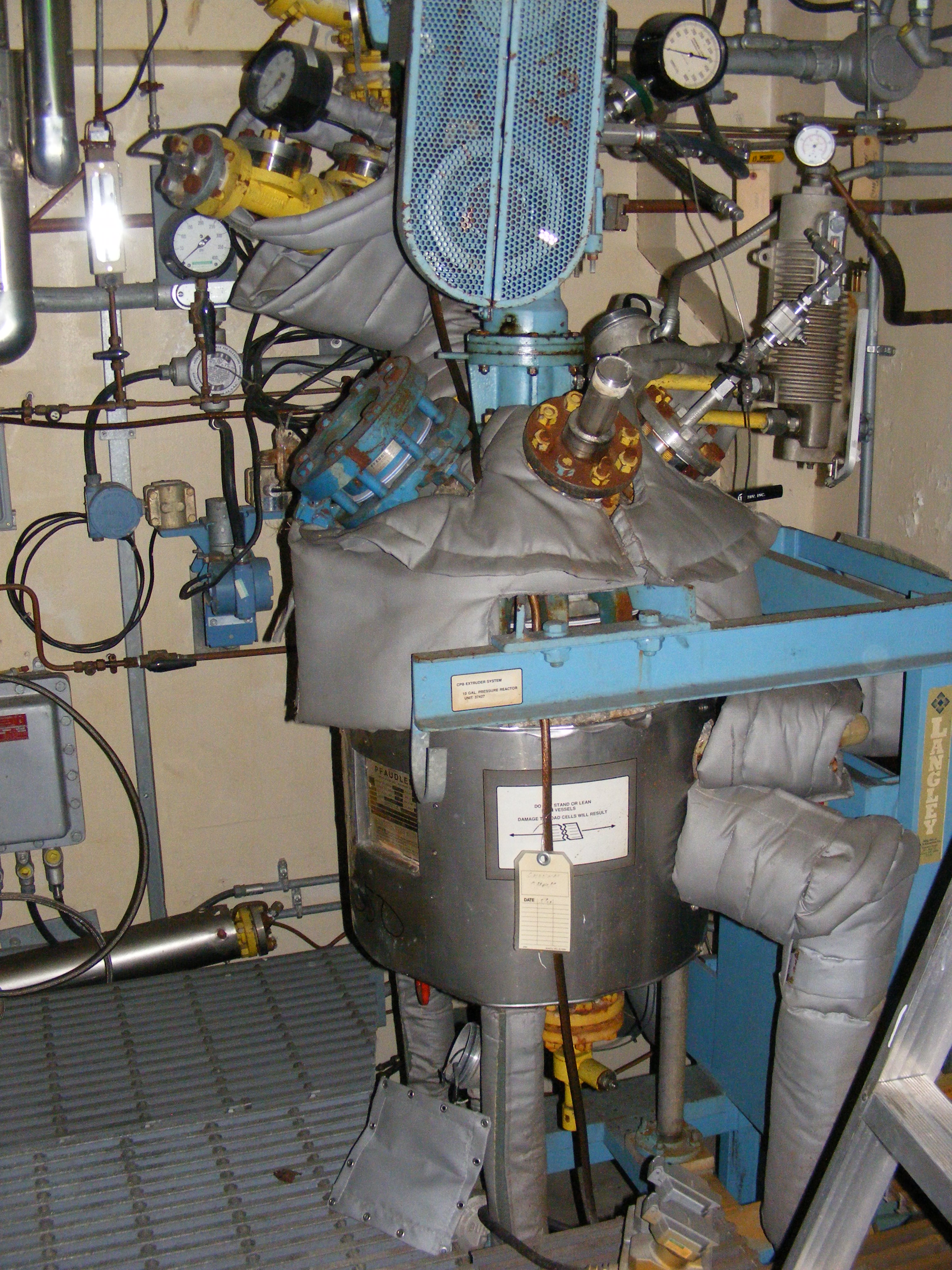  Batch-Type Agitated Reactor 37.9 L (10 gallons) Glasslined For Sale - IPP# 225350