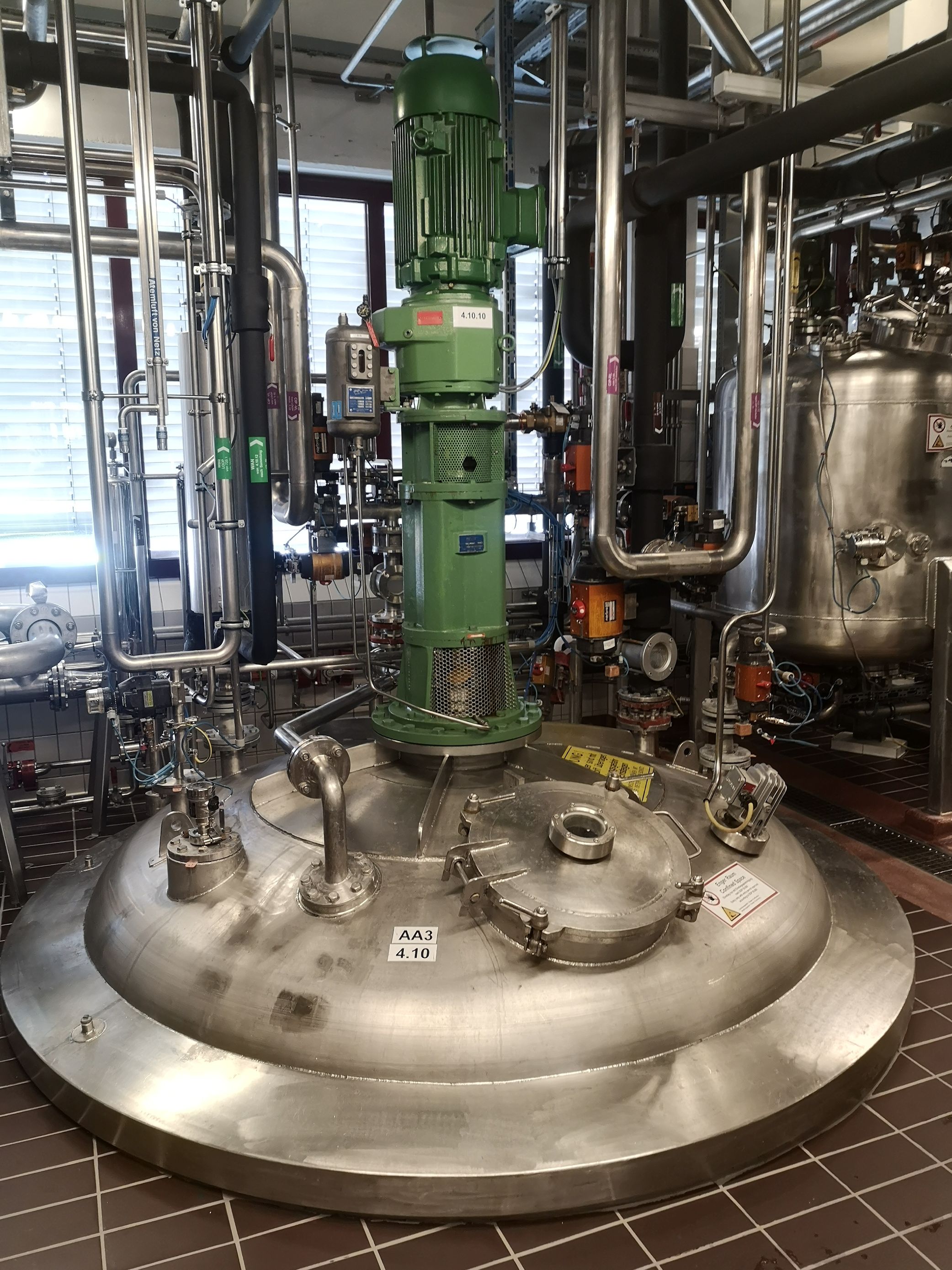 IPP# 236069, 12,000 L (3,170 gallons)  Stainless Steel Austentic Batch-Type Agitated Reactor For Sale