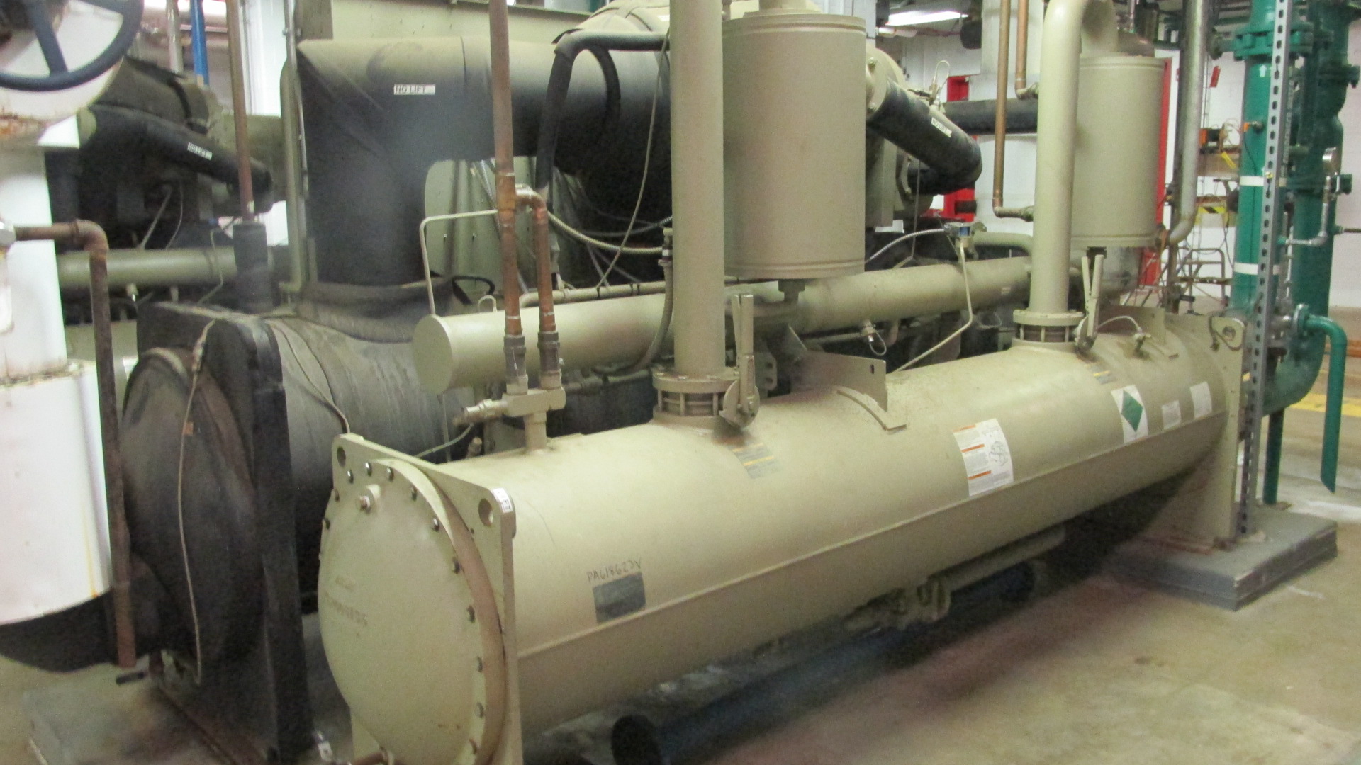 IPP# 233261, 604,790 kcal/h (200 Ref. Ton)  Carbon Steel Compressor Chiller For Sale