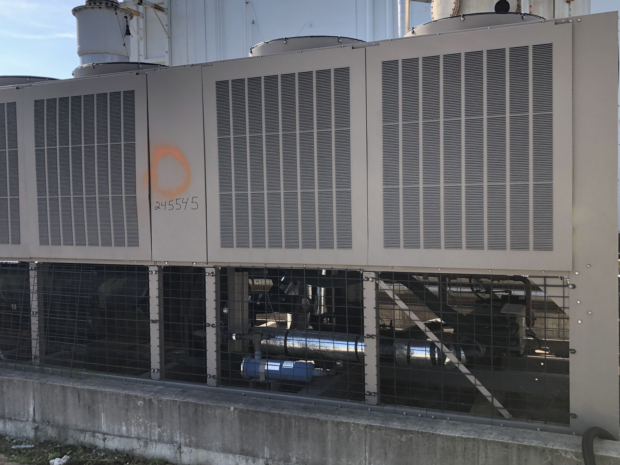 IPP# 245545, 911,721 kcal/h (301.5 Ref. Ton)  Carbon Steel Air Cooled Chiller For Sale