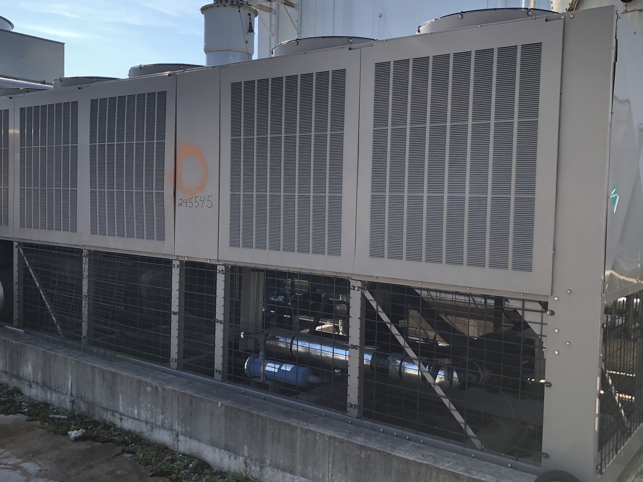 IPP# 245545, 911,721 kcal/h (301.5 Ref. Ton)  Carbon Steel Air Cooled Chiller For Sale