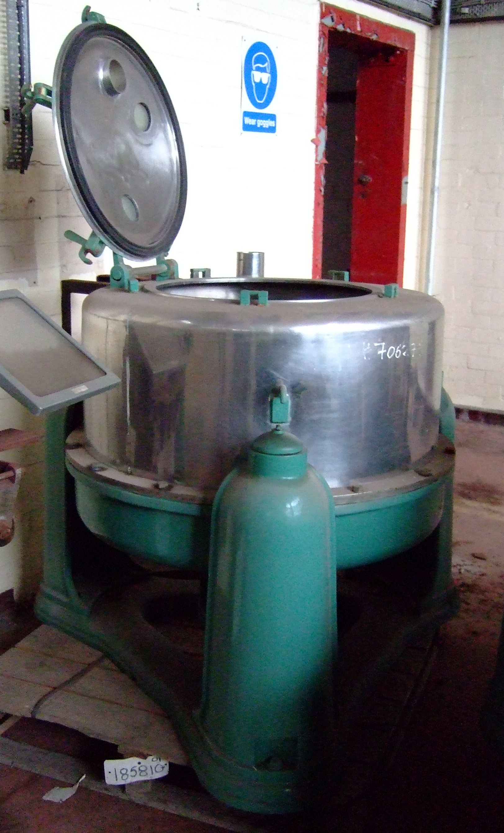 IPP# 706275, 800 mm (31.5 in)  Stainless Steel 316 Manual Discharge-Top Centrifuge-Basket For Sale